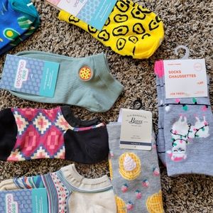 8 pairs of socks